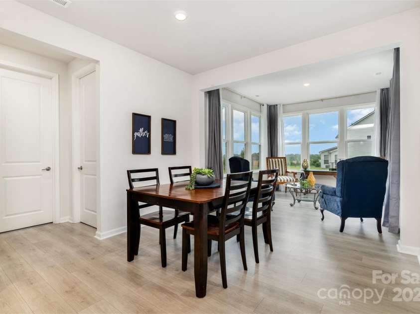 15917 Walnut Hill Drive, Charlotte, NC 28278.  MLS# CAR4288293, YatesRealty ID 34861. 