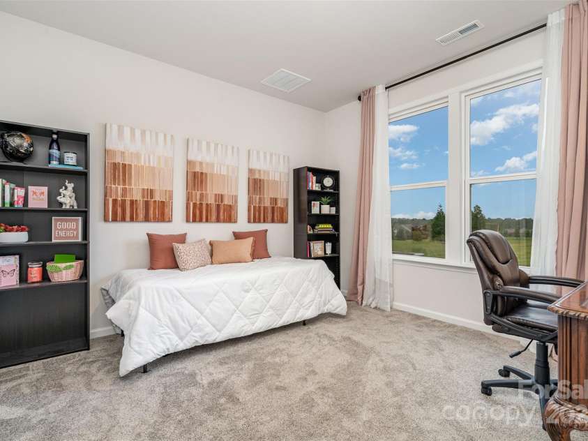 15917 Walnut Hill Drive, Charlotte, NC 28278.  MLS# CAR4288293, YatesRealty ID 34861. 