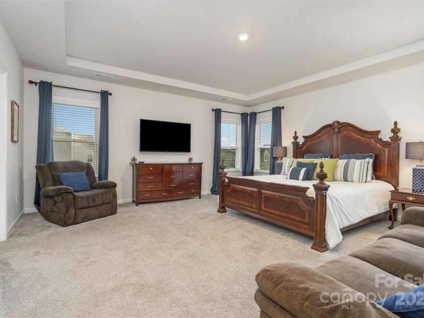 15917 Walnut Hill Drive, Charlotte, NC 28278.  MLS# CAR4288293, YatesRealty ID 34861. 