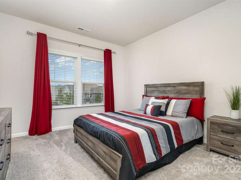 15917 Walnut Hill Drive, Charlotte, NC 28278.  MLS# CAR4288293, YatesRealty ID 34861. 