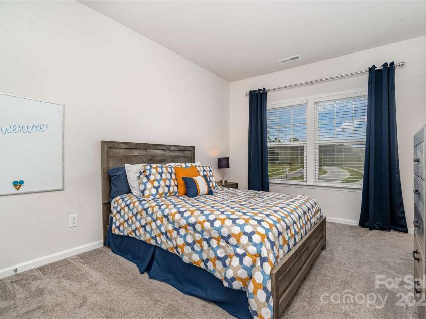 15917 Walnut Hill Drive, Charlotte, NC 28278.  MLS# CAR4288293, YatesRealty ID 34861. 