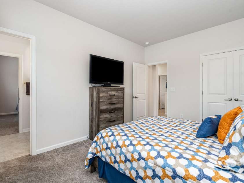 15917 Walnut Hill Drive, Charlotte, NC 28278.  MLS# CAR4288293, YatesRealty ID 34861. 