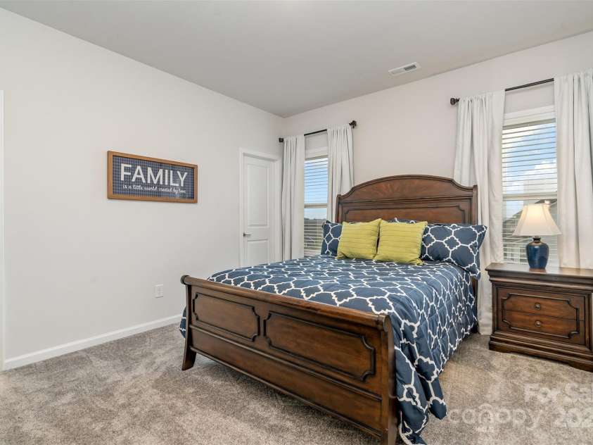 15917 Walnut Hill Drive, Charlotte, NC 28278.  MLS# CAR4288293, YatesRealty ID 34861. 