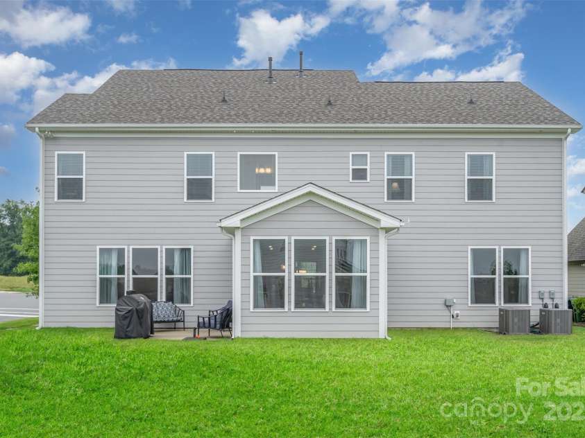 15917 Walnut Hill Drive, Charlotte, NC 28278.  MLS# CAR4288293, YatesRealty ID 34861. 