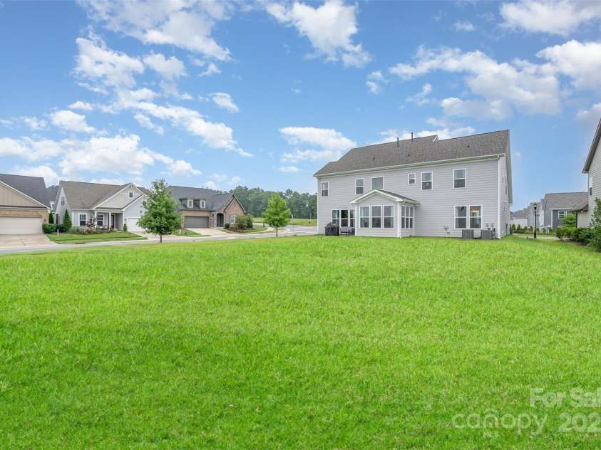 15917 Walnut Hill Drive, Charlotte, NC 28278.  MLS# CAR4288293, YatesRealty ID 34861. 