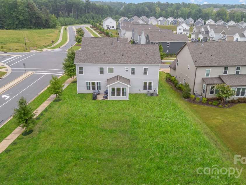 15917 Walnut Hill Drive, Charlotte, NC 28278.  MLS# CAR4288293, YatesRealty ID 34861. 