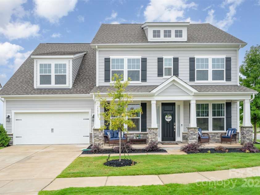 15917 Walnut Hill Drive, Charlotte, NC 28278.  MLS# CAR4288293, YatesRealty ID 34861. 