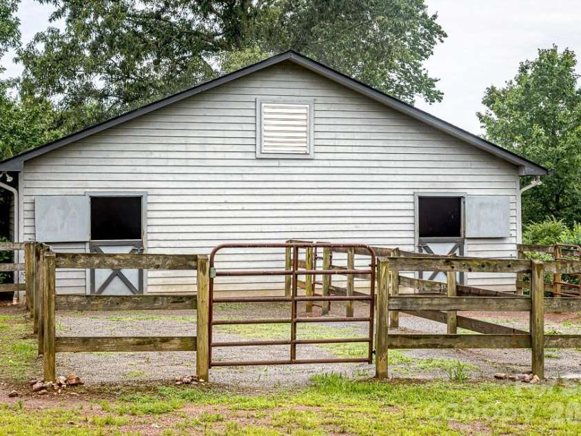 711 Meadow Crest Road, Tryon, NC 28782.  MLS# CAR4399879, YatesRealty ID 34861. 