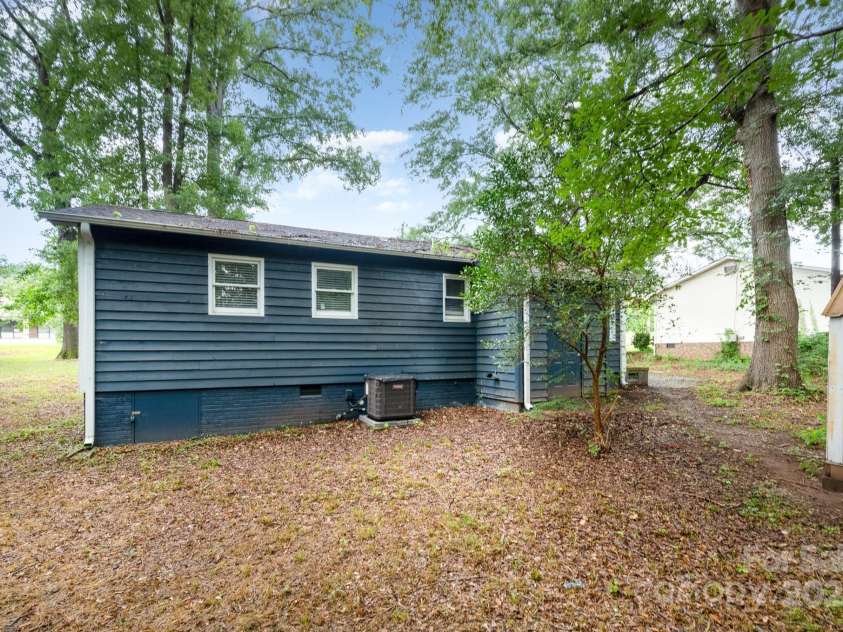 129 Morris Drive, Harrisburg, NC 28075.  MLS# CAR4281091, YatesRealty ID 34862. 