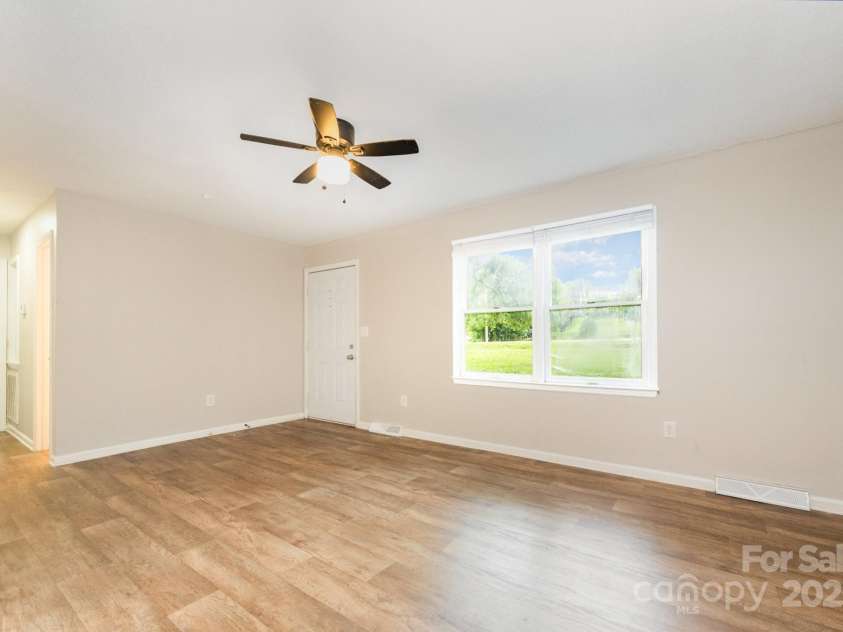 129 Morris Drive, Harrisburg, NC 28075.  MLS# CAR4281091, YatesRealty ID 34862. 