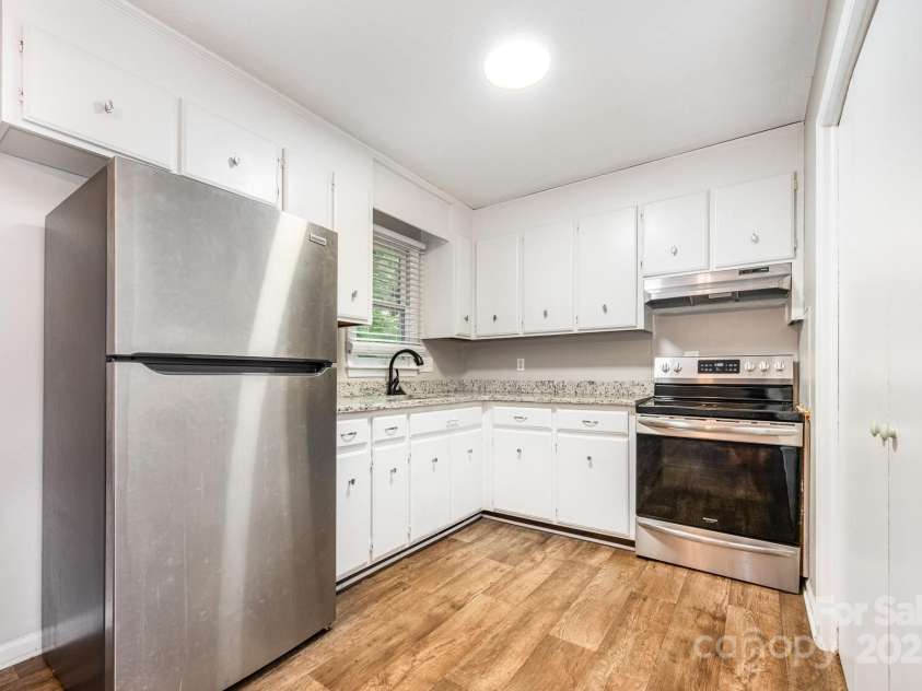 129 Morris Drive, Harrisburg, NC 28075.  MLS# CAR4281091, YatesRealty ID 34862. 