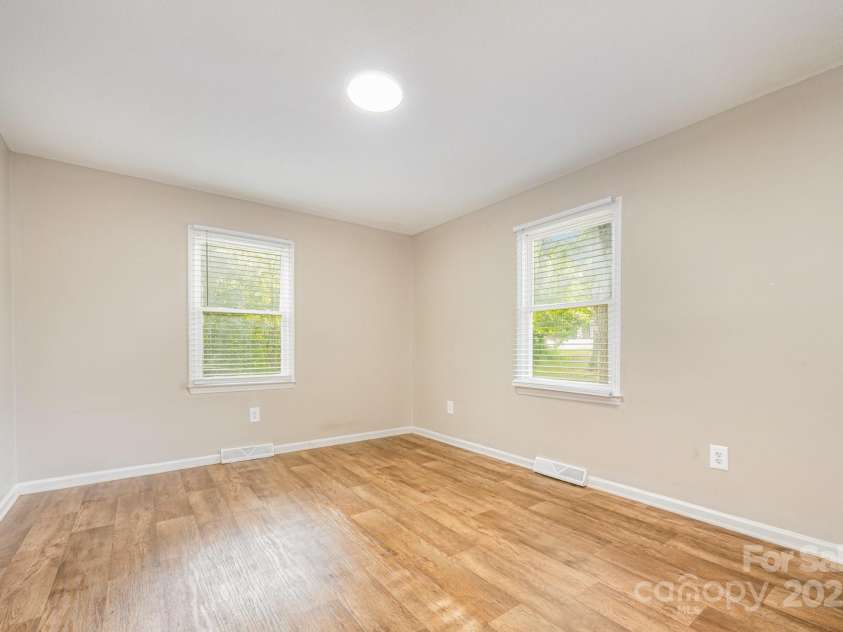 129 Morris Drive, Harrisburg, NC 28075.  MLS# CAR4281091, YatesRealty ID 34862. 