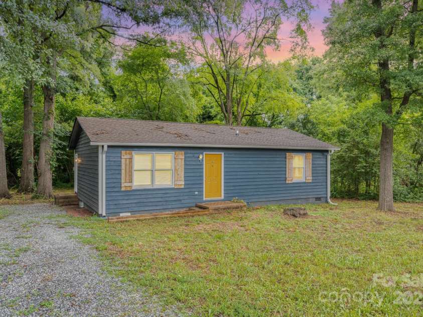 129 Morris Drive, Harrisburg, NC 28075.  MLS# CAR4281091, YatesRealty ID 34862. 