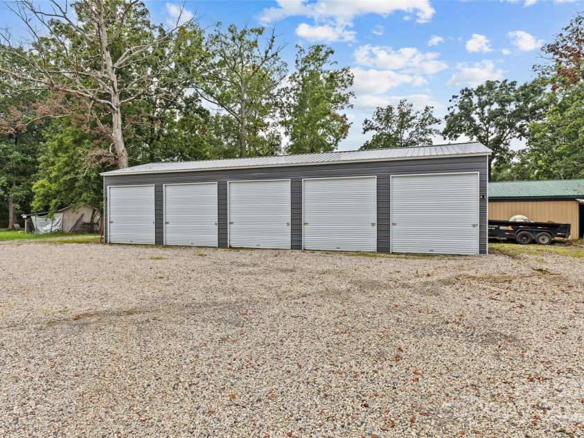 3020 Ridge Road, Charlotte, NC 28269.  MLS# CAR4293606, YatesRealty ID 34864. 5 Car Garage