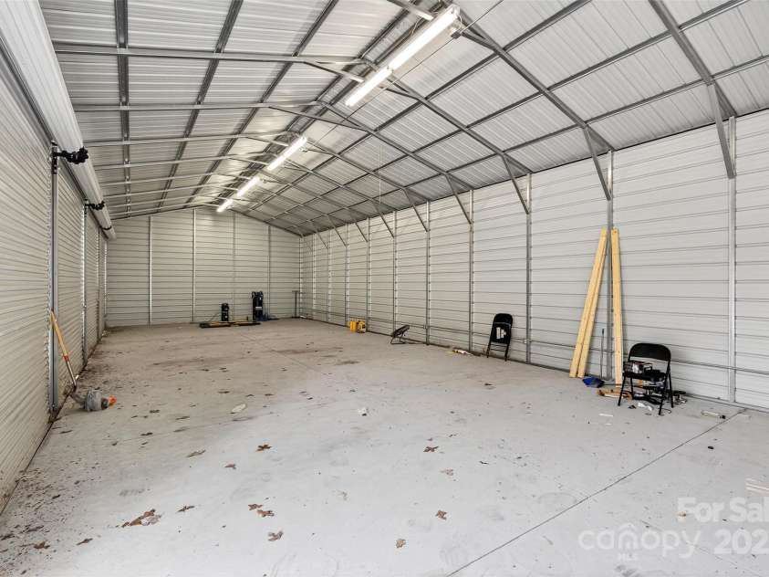 3020 Ridge Road, Charlotte, NC 28269.  MLS# CAR4293606, YatesRealty ID 34864. 5 car garage