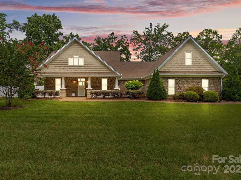 3020 Ridge Road, Charlotte, NC 28269.  MLS# CAR4293606, YatesRealty ID 34864. 