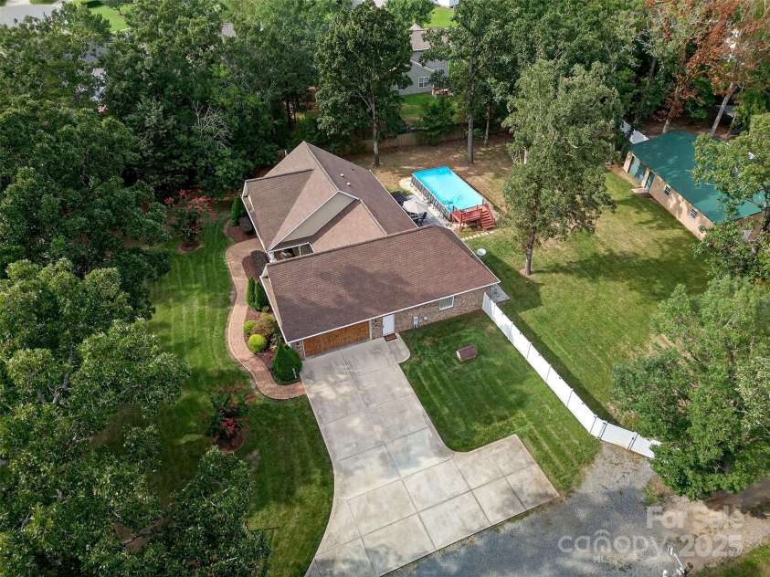 3020 Ridge Road, Charlotte, NC 28269.  MLS# CAR4293606, YatesRealty ID 34864. 