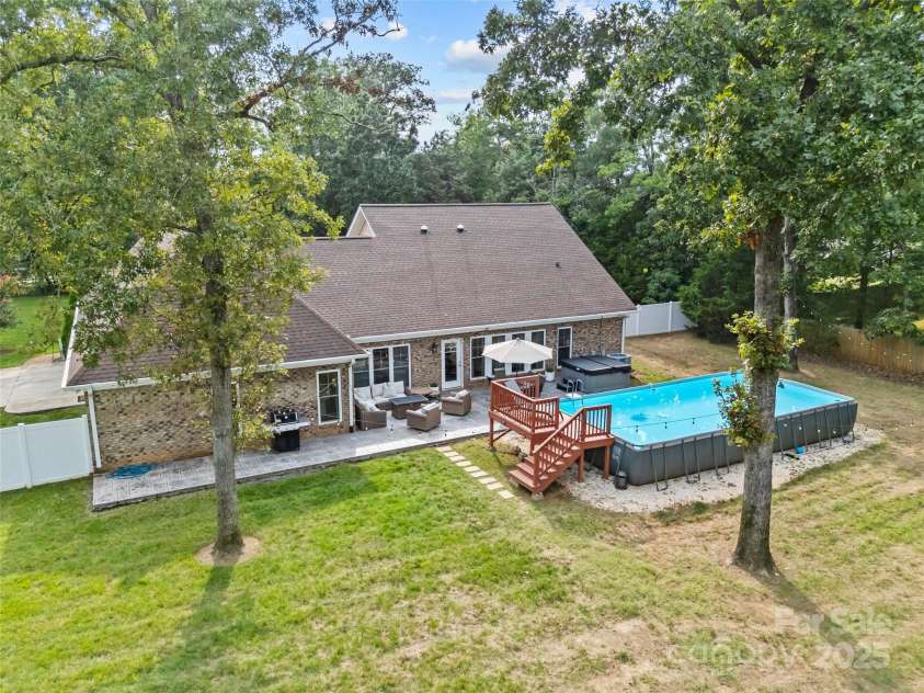 3020 Ridge Road, Charlotte, NC 28269.  MLS# CAR4293606, YatesRealty ID 34864. 