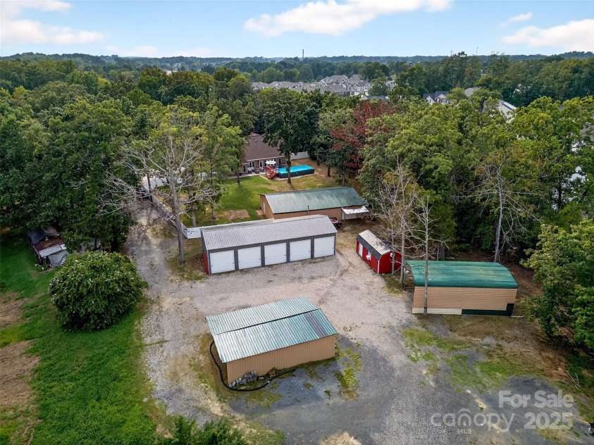 3020 Ridge Road, Charlotte, NC 28269.  MLS# CAR4293606, YatesRealty ID 34864. 