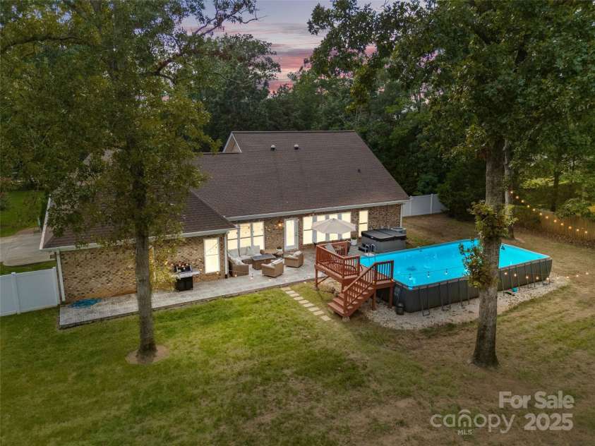 3020 Ridge Road, Charlotte, NC 28269.  MLS# CAR4293606, YatesRealty ID 34864. Above Ground 4 feet pool 16X32 feet