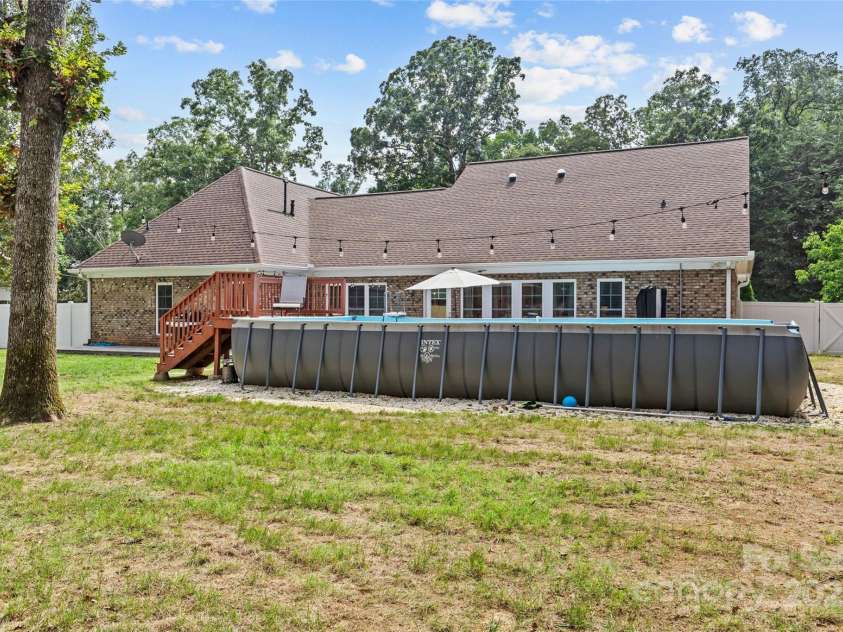 3020 Ridge Road, Charlotte, NC 28269.  MLS# CAR4293606, YatesRealty ID 34864. Above Ground 4 feet pool 16X32 feet