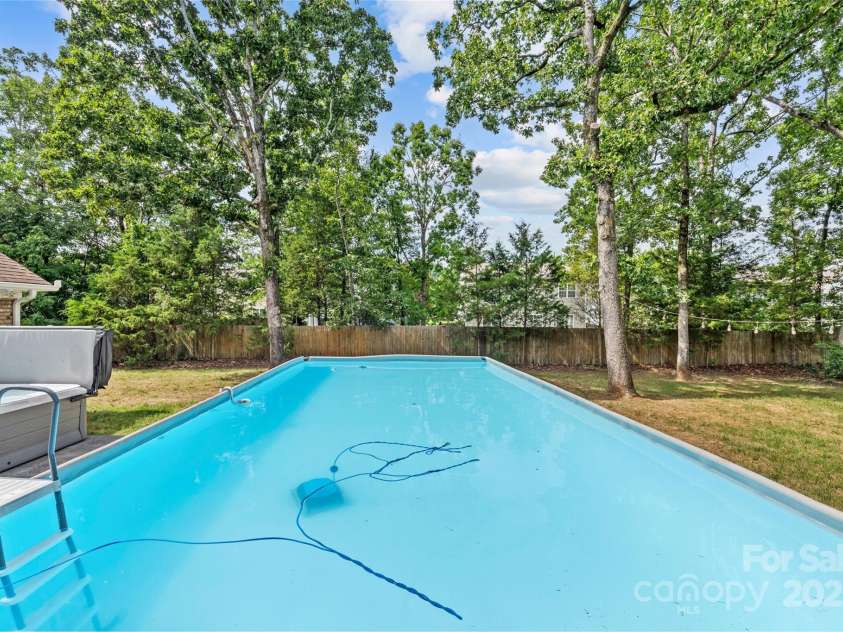 3020 Ridge Road, Charlotte, NC 28269.  MLS# CAR4293606, YatesRealty ID 34864. Above ground 4feet pool