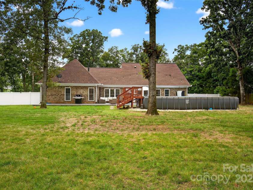 3020 Ridge Road, Charlotte, NC 28269.  MLS# CAR4293606, YatesRealty ID 34864. Back yard