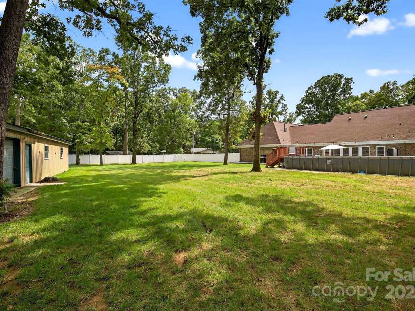 3020 Ridge Road, Charlotte, NC 28269.  MLS# CAR4293606, YatesRealty ID 34864. Back yard