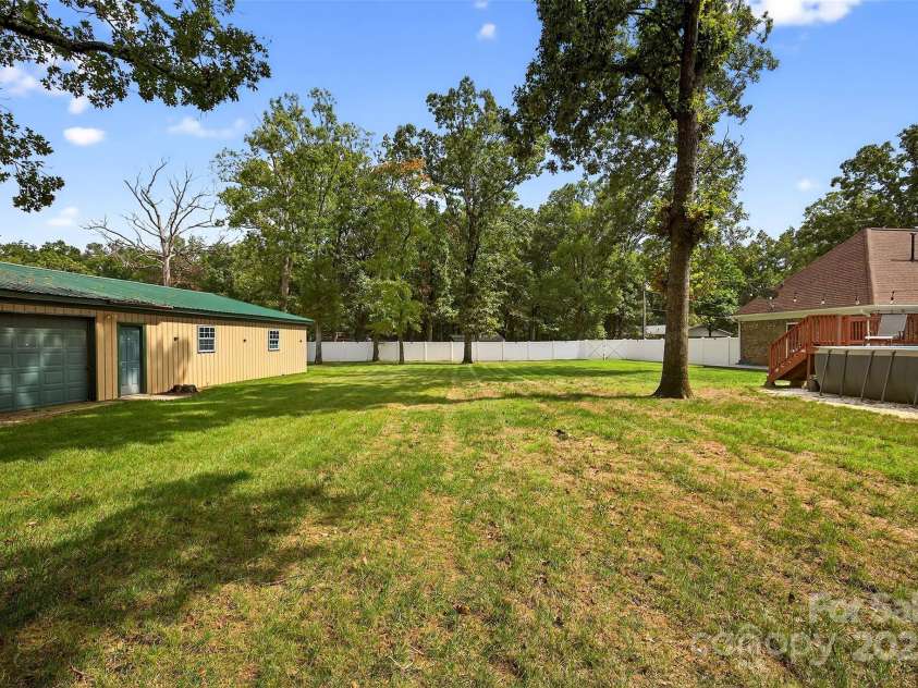 3020 Ridge Road, Charlotte, NC 28269.  MLS# CAR4293606, YatesRealty ID 34864. Back yard
