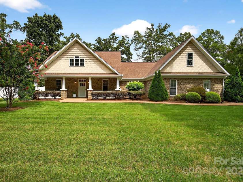 3020 Ridge Road, Charlotte, NC 28269.  MLS# CAR4293606, YatesRealty ID 34864. Front