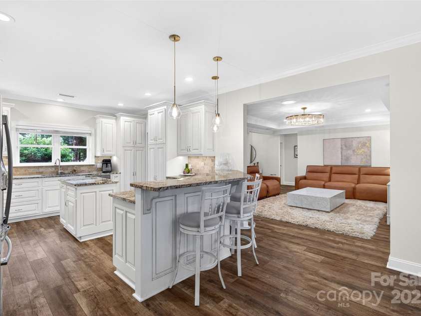 3020 Ridge Road, Charlotte, NC 28269.  MLS# CAR4293606, YatesRealty ID 34864. Kitchen