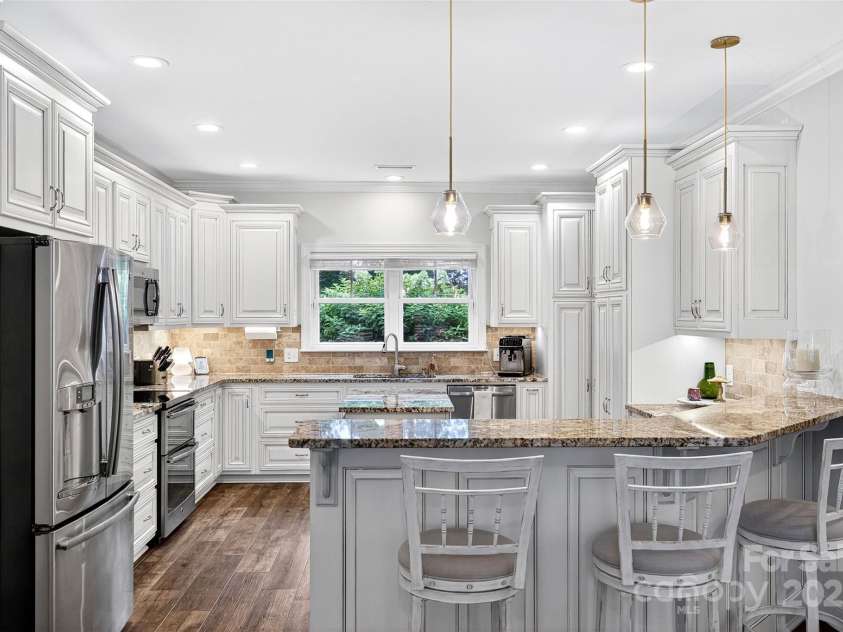 3020 Ridge Road, Charlotte, NC 28269.  MLS# CAR4293606, YatesRealty ID 34864. Kitchen