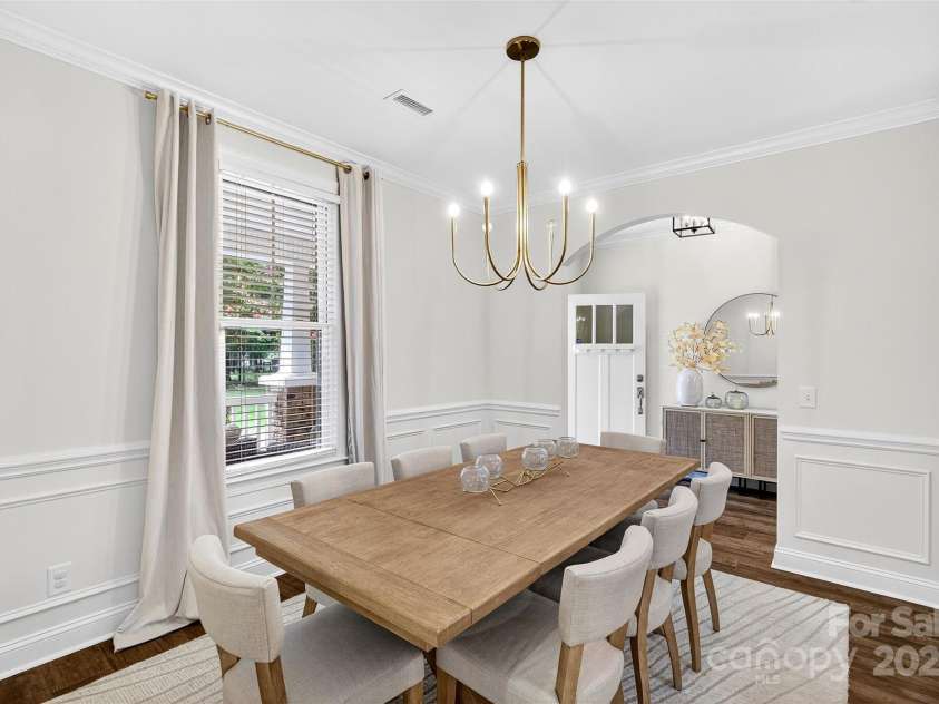 3020 Ridge Road, Charlotte, NC 28269.  MLS# CAR4293606, YatesRealty ID 34864. Main diningroom