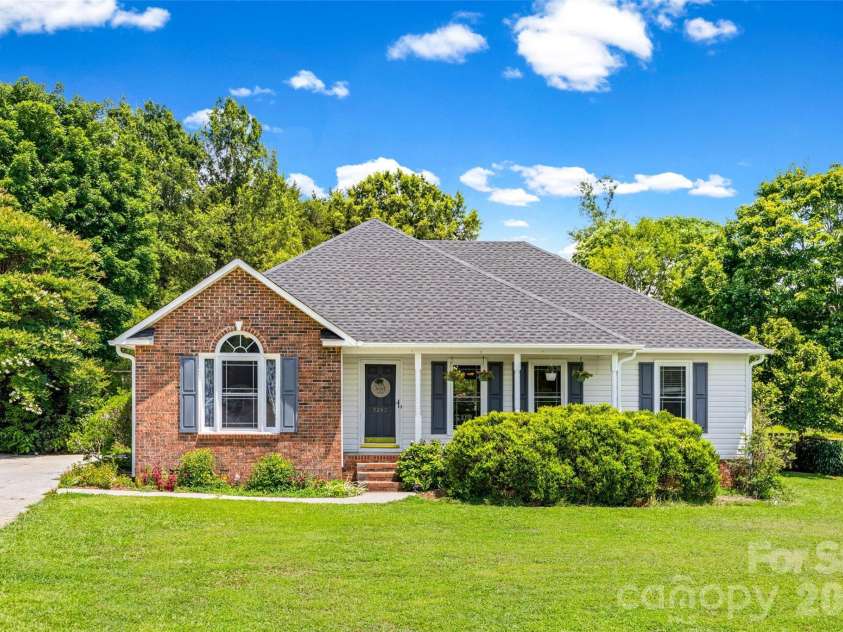 5240 Spring Glen, York, SC 29745.  MLS# CAR4399732, YatesRealty ID 34865. 