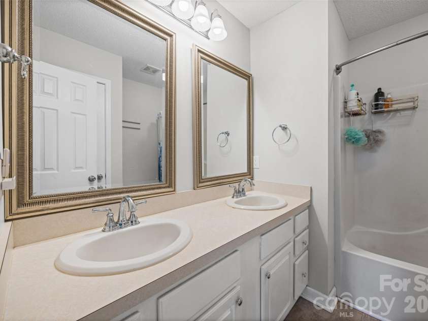 5240 Spring Glen, York, SC 29745.  MLS# CAR4399732, YatesRealty ID 34865. 