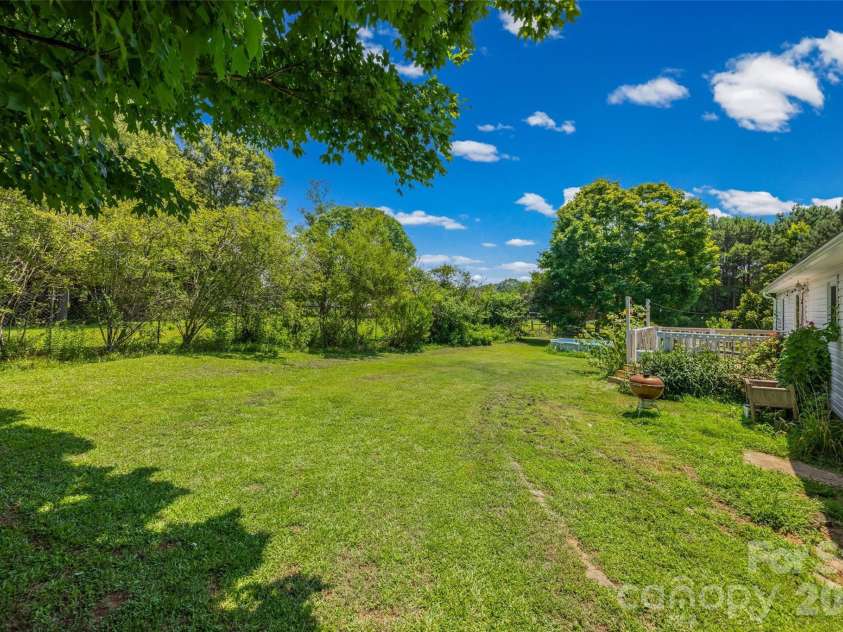 5240 Spring Glen, York, SC 29745.  MLS# CAR4399732, YatesRealty ID 34865. 