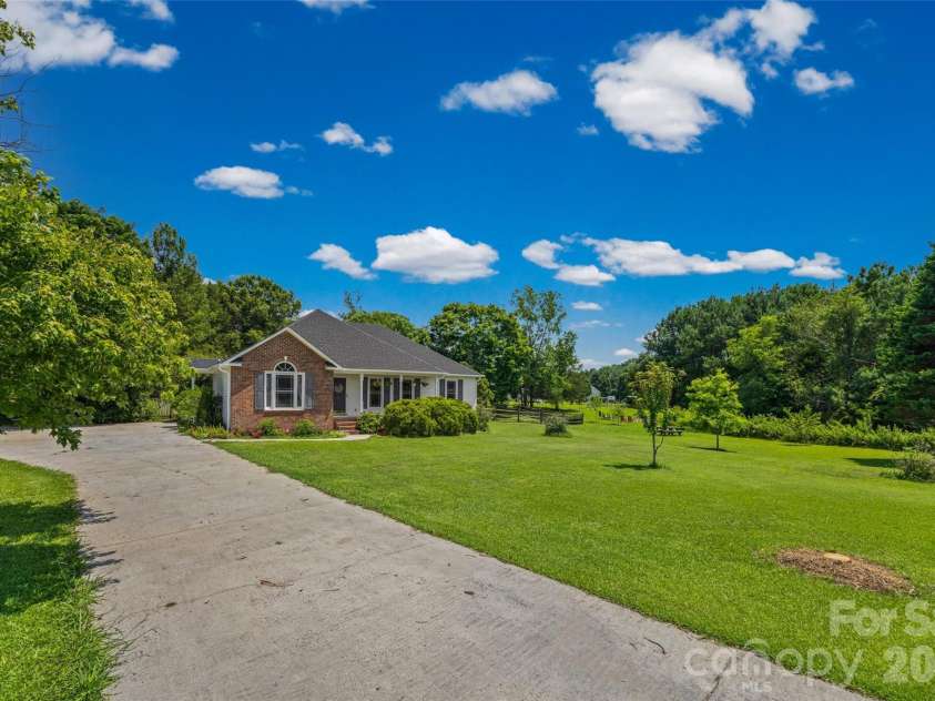 5240 Spring Glen, York, SC 29745.  MLS# CAR4399732, YatesRealty ID 34865. 