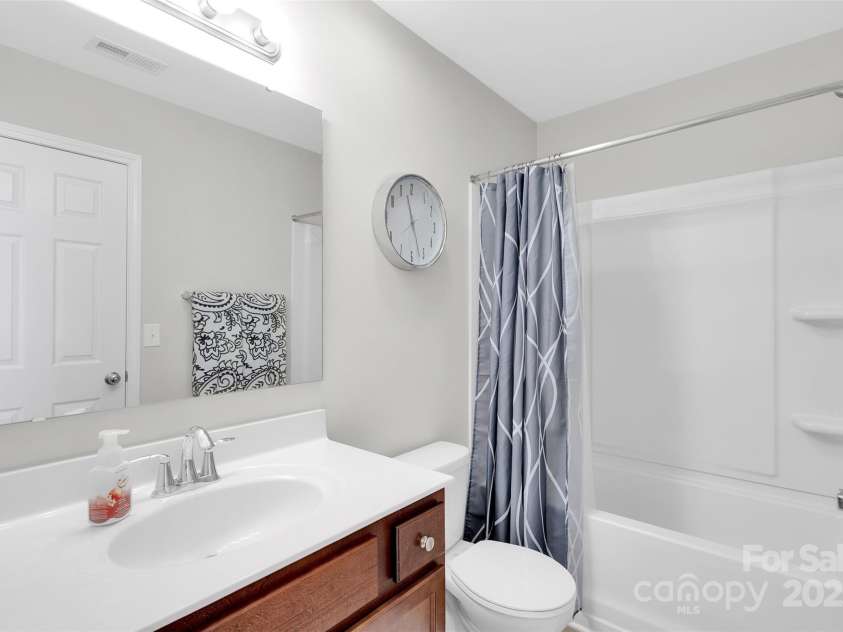 400 Landis Oak Way, Landis, NC 28088.  MLS# CAR4290686, YatesRealty ID 34866. Full bath