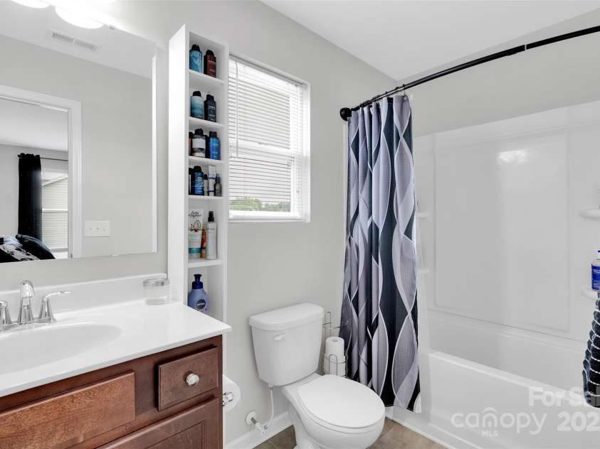 400 Landis Oak Way, Landis, NC 28088.  MLS# CAR4290686, YatesRealty ID 34866. Primary bathroom