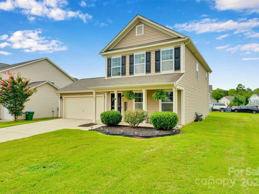 400 Landis Oak Way, Landis, NC 28088.  MLS# CAR4290686, YatesRealty ID 34866. Situated on a corner lot!