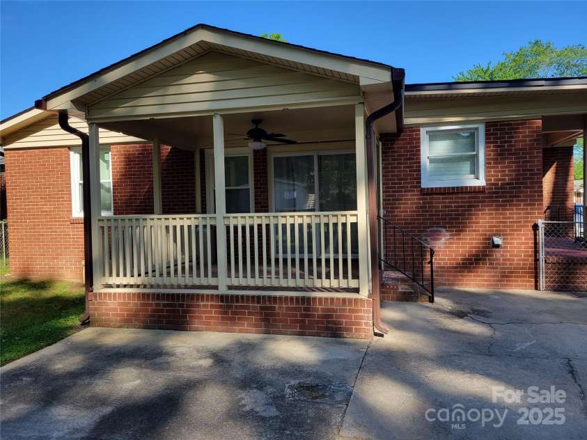 1415 Orvis Street, Charlotte, NC 28216.  MLS# CAR4295107, YatesRealty ID 34867. COVERED BRICK DECK