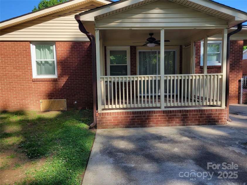 1415 Orvis Street, Charlotte, NC 28216.  MLS# CAR4295107, YatesRealty ID 34867. COVERED BRICK DECK