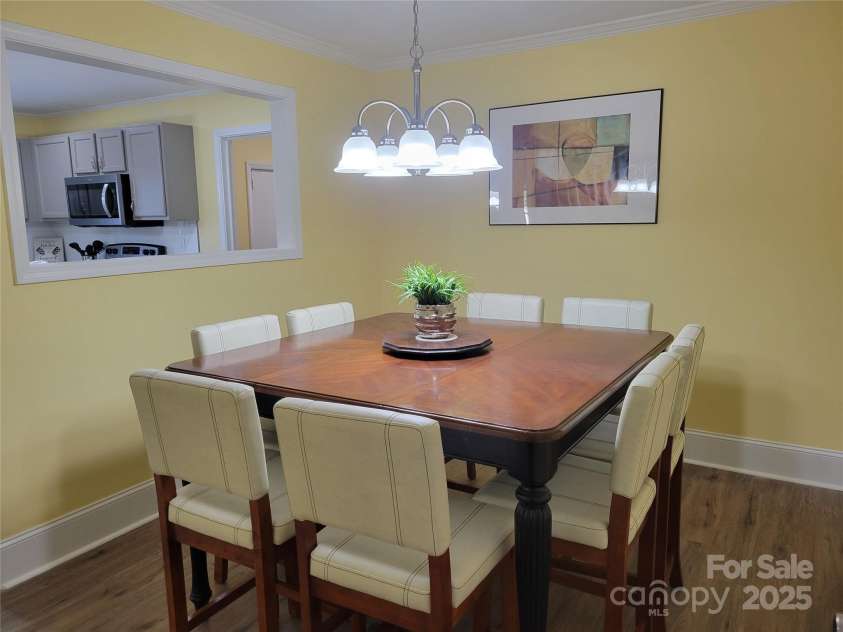 1415 Orvis Street, Charlotte, NC 28216.  MLS# CAR4295107, YatesRealty ID 34867. DINING ROOM