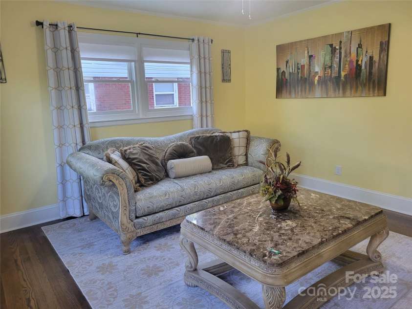 1415 Orvis Street, Charlotte, NC 28216.  MLS# CAR4295107, YatesRealty ID 34867. LIVING ROOM
