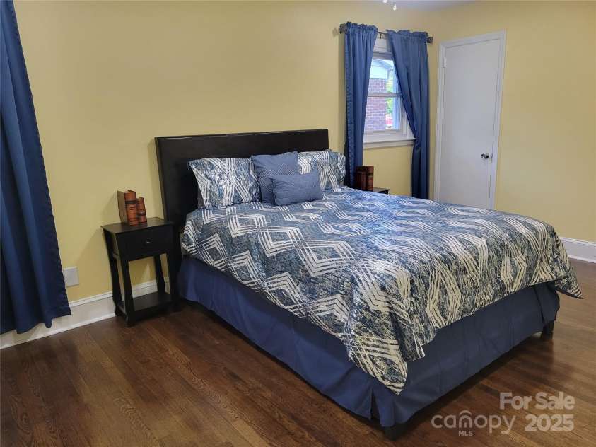 1415 Orvis Street, Charlotte, NC 28216.  MLS# CAR4295107, YatesRealty ID 34867. OWNER'S SUITE