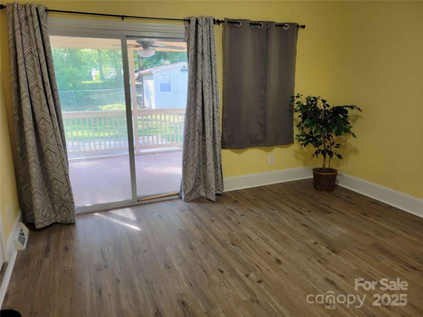 1415 Orvis Street, Charlotte, NC 28216.  MLS# CAR4295107, YatesRealty ID 34867. SUNKEN BONUS ROOM