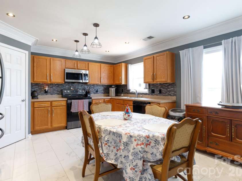 11 Weatherfield Drive, Elgin, SC 29045.  MLS# CAR4400316, YatesRealty ID 34868. 