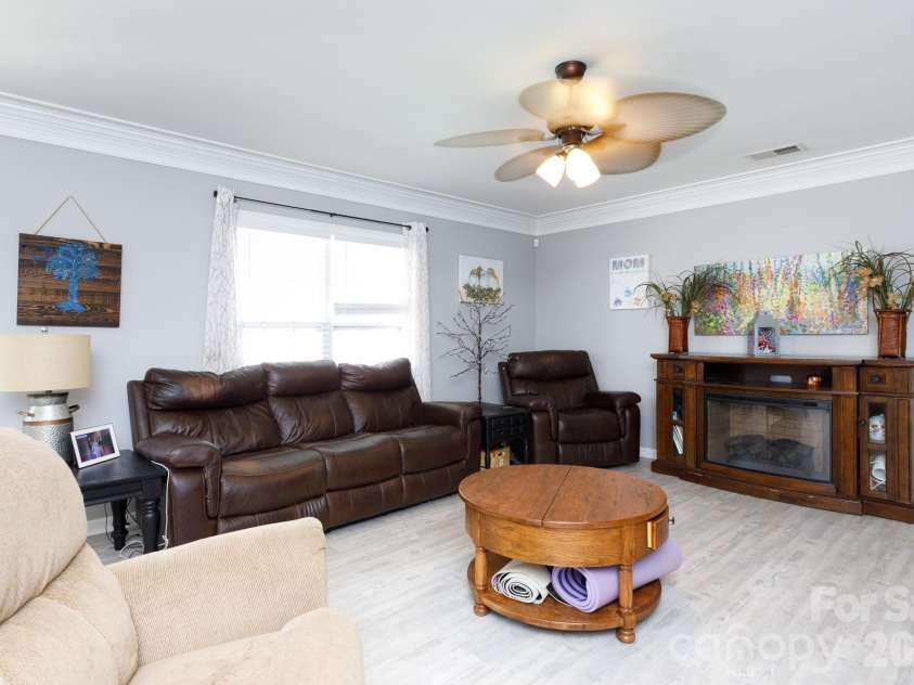11 Weatherfield Drive, Elgin, SC 29045.  MLS# CAR4400316, YatesRealty ID 34868. 