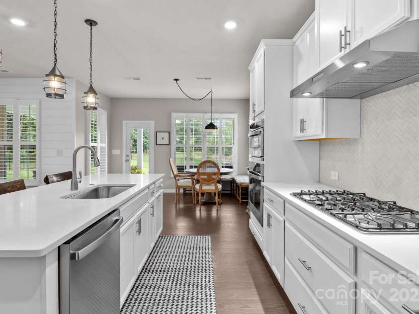 12710 Longford Crossing Place, Huntersville, NC 28078.  MLS# CAR4294654, YatesRealty ID 34868. Kitchen leads to breakfast nook