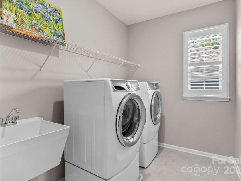 12710 Longford Crossing Place, Huntersville, NC 28078.  MLS# CAR4294654, YatesRealty ID 34868. Large laundry w/ utility sink upstairs